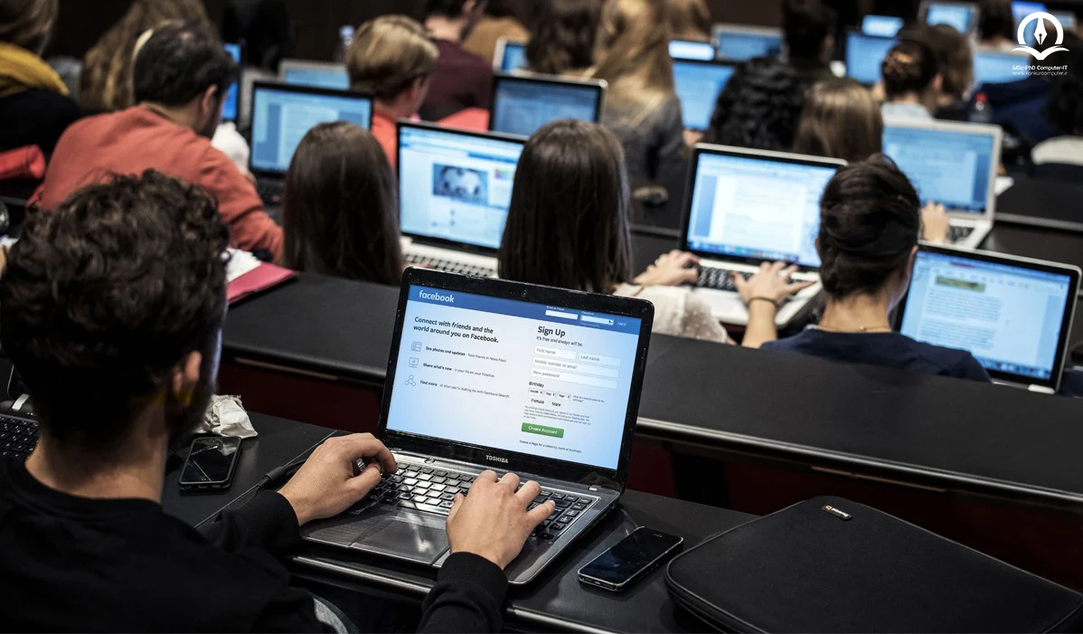 تصویر یک کلاس درس یا کارگاه آموزشی که برای هر کارآموز یا دانشجو یک سیستم کامپیوتری قرار دارد.