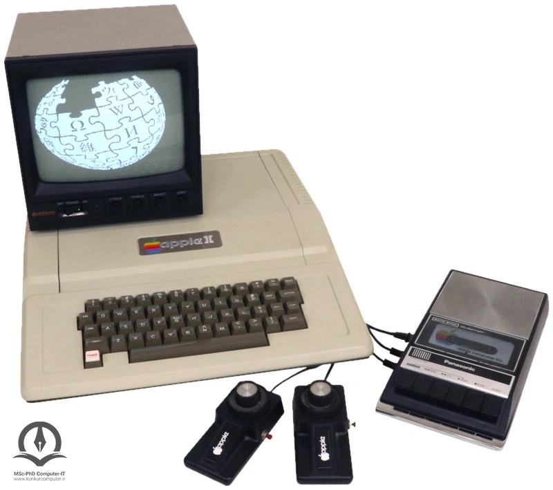 تصویر کامپیوتر با مانیتور Apple II تک رنگ 9 اینچی، پدل های بازی و صفحه کاست RQ-309DS 