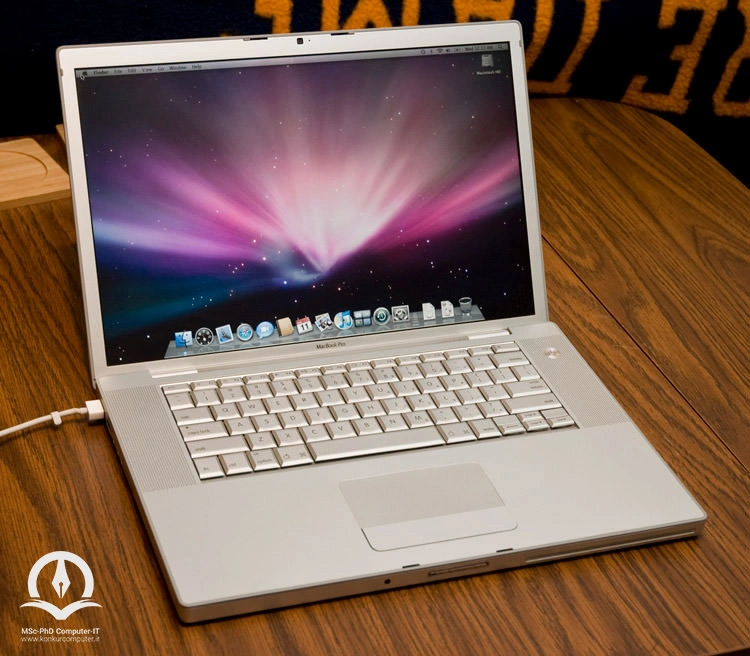 تصویر از نسل اول MacBookpro ها