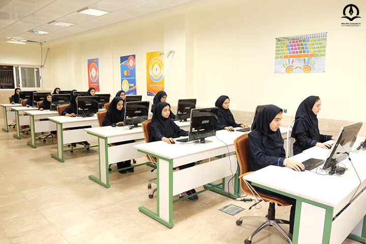 تصویری از دانش آموزان کاردانی کامپیوتر