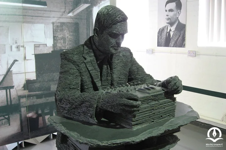 مجسمه آلن تورینگ - آلن تورینگ نقش مهمی در توسعه کامپیوترها و البته هوش مصنوعی داشته است